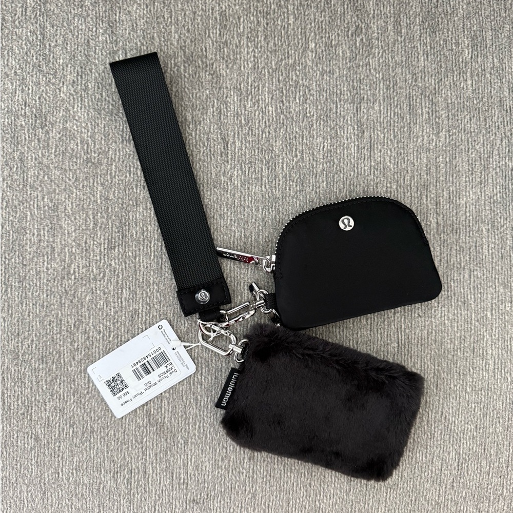 NWT LULULEMON DUAL POUCH WRISTLET *Plush Fleece Black OS